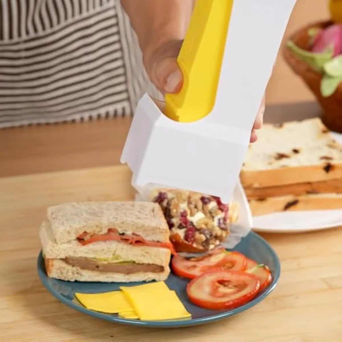 One-Click Butter Cutter and Dispenser for Fresh Storage and Precise Slicing of Sticks, Ideal for Bread, Cakes, and Cookies